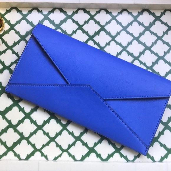 Banana Republic Handbags - Banana Republic Expandable Envelope Pouch